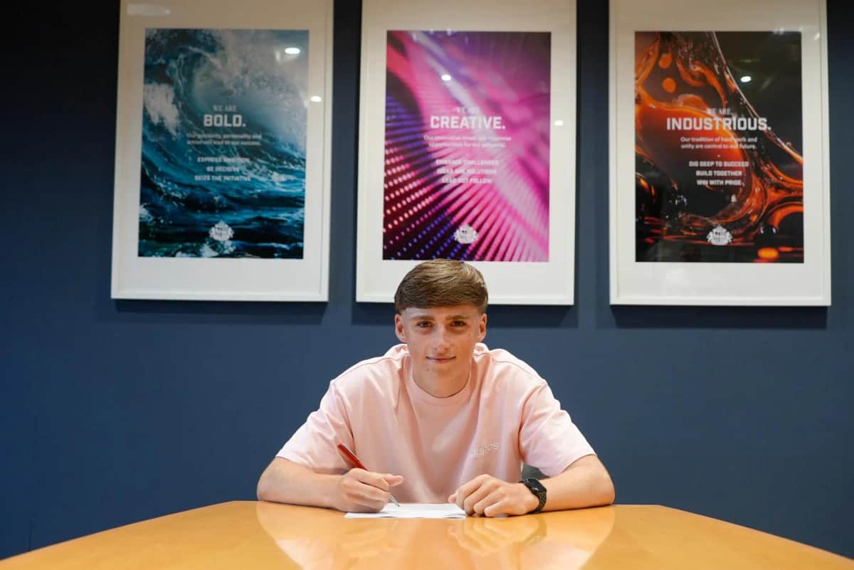 Liam Hunt Signs First Pro Deal with Sunderland AFC — Sunderland news photo